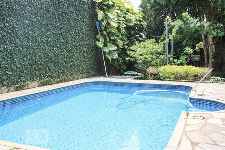 Casa à venda com 320m², 4 quartos e 4 vagasPiscina
