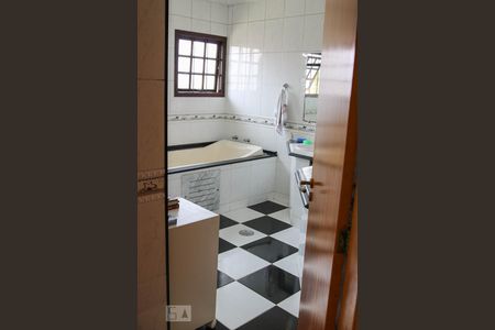 Casa à venda com 320m², 4 quartos e 4 vagasBanheiro