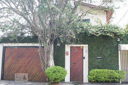 Casa à venda com 320m², 4 quartos e 4 vagasFachada