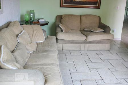 Sala de TV de casa à venda com 4 quartos, 320m² em Vila Ivone, São Paulo