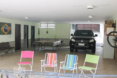 Casa à venda com 320m², 4 quartos e 4 vagasSalão 