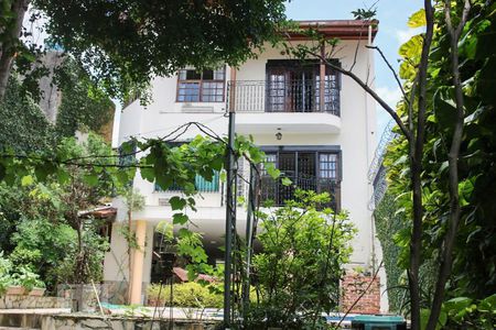 Casa à venda com 320m², 4 quartos e 4 vagasQuintal 