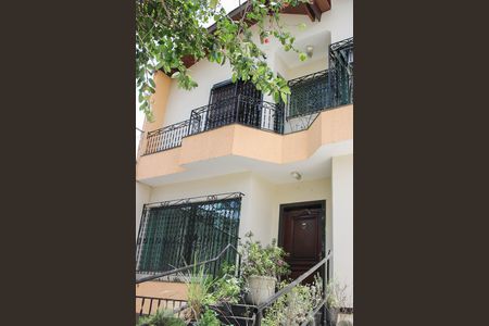 Casa à venda com 320m², 4 quartos e 4 vagasFachada