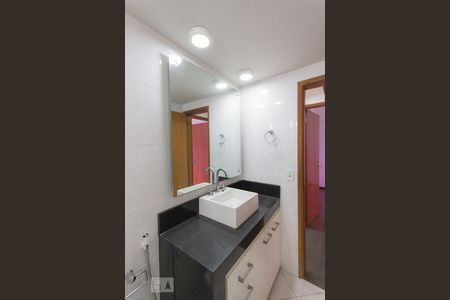 Apartamento à venda com 76m², 2 quartos e 1 vagaBanheiro Social