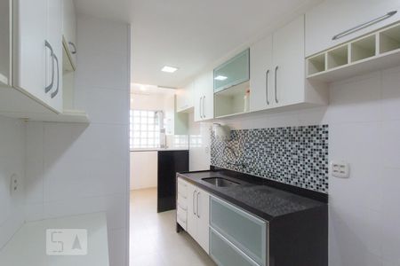 Apartamento à venda com 76m², 2 quartos e 1 vagaCozinha e Área de Serviço