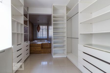 Apartamento à venda com 116m², 1 quarto e 1 vagaCloset