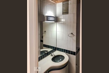Lavabo de apartamento para alugar com 2 quartos, 70m² em Consolação, São Paulo