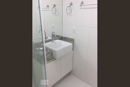 Banheiro de kitnet/studio para alugar com 1 quarto, 30m² em Centro, São Paulo