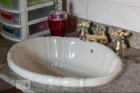 Casa à venda com 300m², 3 quartos e 6 vagasBanheiro da Suíte Pia