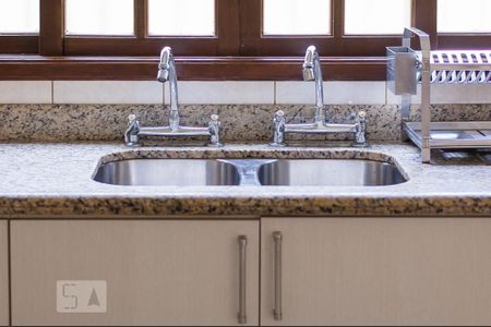 Casa à venda com 300m², 3 quartos e 6 vagasCozinha - Torneira