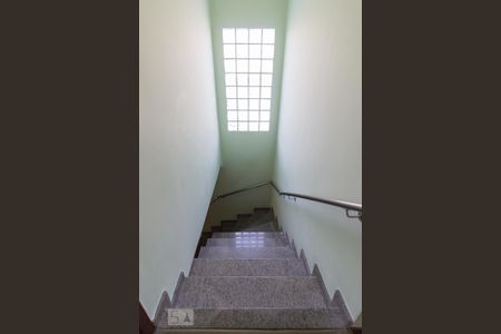 Casa à venda com 300m², 3 quartos e 6 vagasEscada