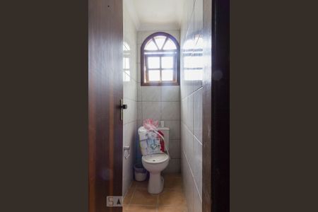 Casa à venda com 300m², 3 quartos e 6 vagasBanheiro de Serviço