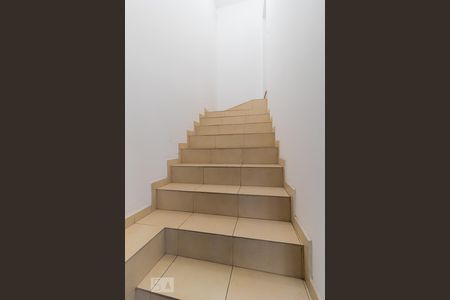 Casa à venda com 470m², 6 quartos e 4 vagasEscada