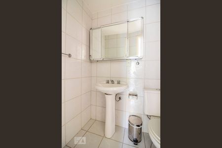 Banheiro de apartamento à venda com 2 quartos, 83m² em Vila Assunção, Porto Alegre