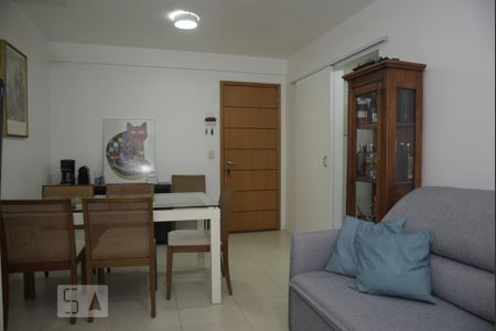 Sala de apartamento para alugar com 2 quartos, 67m² em Barra da Tijuca, Rio de Janeiro