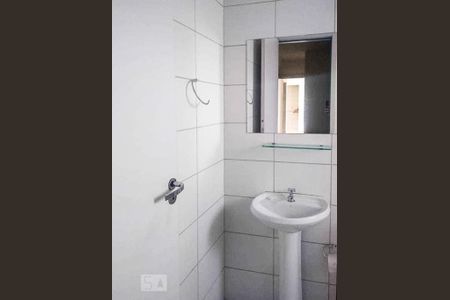 Banheiro de apartamento à venda com 2 quartos, 60m² em Cavalhada, Porto Alegre