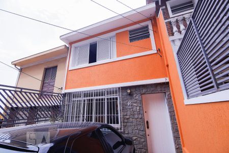 Casa para alugar com 150m², 4 quartos e 2 vagas Casa para alugar com 150m², 4 quartos e 2 vagasFachada