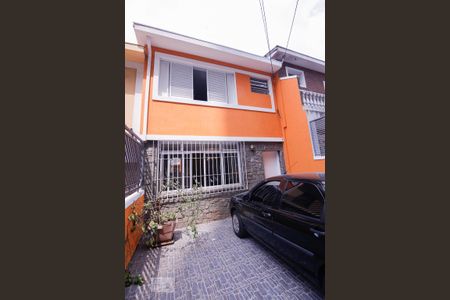 Casa para alugar com 150m², 4 quartos e 2 vagas Casa para alugar com 150m², 4 quartos e 2 vagasFachada