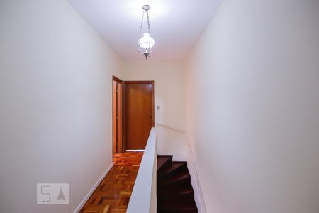 Casa para alugar com 150m², 4 quartos e 2 vagas Casa para alugar com 150m², 4 quartos e 2 vagasCorredor