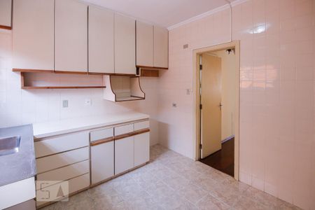 Casa para alugar com 150m², 4 quartos e 2 vagas Casa para alugar com 150m², 4 quartos e 2 vagasCozinha