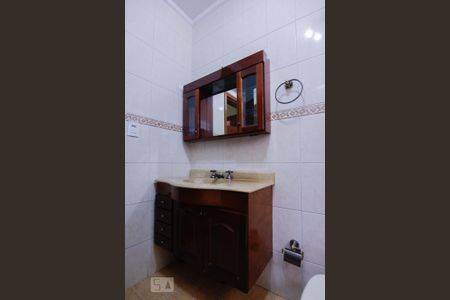 Casa para alugar com 150m², 4 quartos e 2 vagas Casa para alugar com 150m², 4 quartos e 2 vagasBanheiro Social