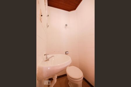 Casa para alugar com 150m², 4 quartos e 2 vagas Casa para alugar com 150m², 4 quartos e 2 vagasBanheiro de Serviço