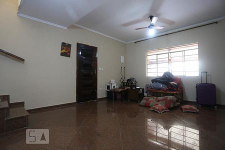 Sala de Casa com 2 quartos, 200m² Jardim Éster Yolanda