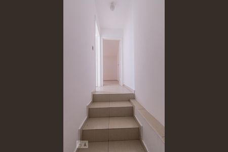 Escada de casa para alugar com 2 quartos, 248m² em Vila Nova Manchester, São Paulo