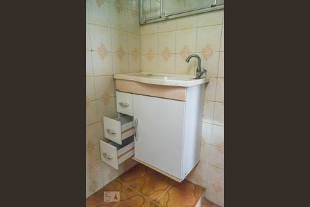 Banheiro de apartamento para alugar com 2 quartos, 70m² em Olaria, Rio de Janeiro
