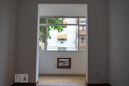Quarto 1 de apartamento para alugar com 2 quartos, 70m² em Olaria, Rio de Janeiro