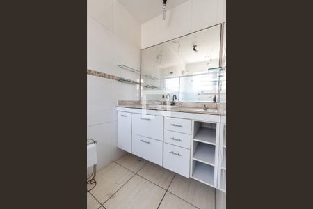 Casa à venda com 180m², 3 quartos e 4 vagas Casa à venda com 180m², 3 quartos e 4 vagasSuíte