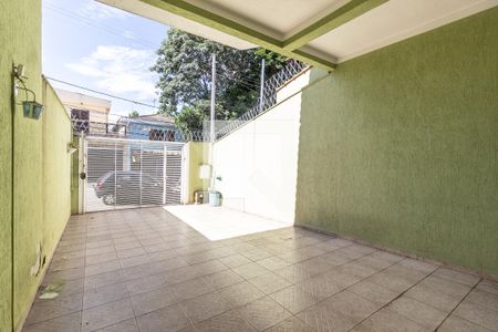 Casa à venda com 180m², 3 quartos e 4 vagas Casa à venda com 180m², 3 quartos e 4 vagasGaragem