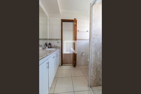 Casa à venda com 180m², 3 quartos e 4 vagas Casa à venda com 180m², 3 quartos e 4 vagasSuíte