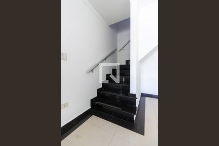 Escada de casa para alugar com 3 quartos, 180m² em Parque Mandaqui, São Paulo