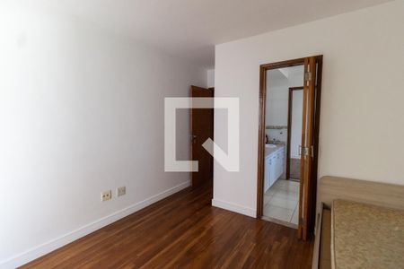Casa à venda com 180m², 3 quartos e 4 vagas Casa à venda com 180m², 3 quartos e 4 vagasQuarto 2