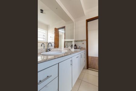 Casa à venda com 180m², 3 quartos e 4 vagas Casa à venda com 180m², 3 quartos e 4 vagasSuíte