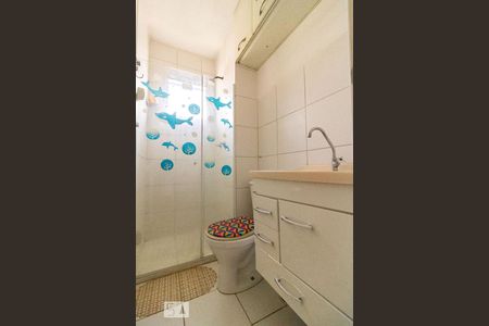 Banheiro de apartamento para alugar com 2 quartos, 47m² em Parada de Lucas, Rio de Janeiro