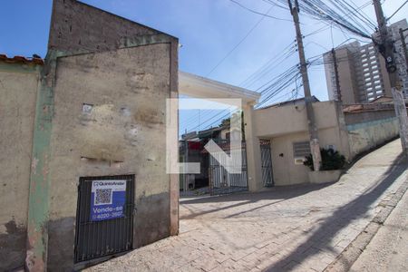 Casa de condomínio à venda com 177m², 3 quartos e 2 vagas Casa de condomínio à venda com 177m², 3 quartos e 2 vagasFachada