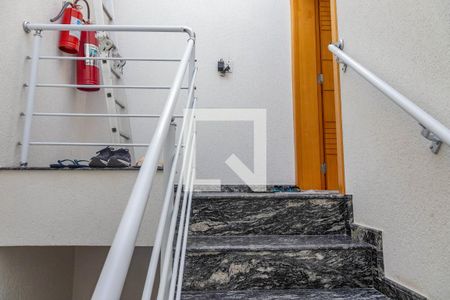 Apartamento à venda com 170m², 3 quartos e 8 vagas Apartamento à venda com 170m², 3 quartos e 8 vagasEscada