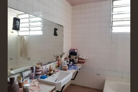 Casa à venda com 726m², 3 quartos e 2 vagasBanheiro da Suíte