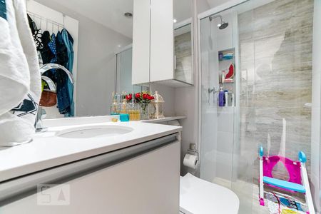 Banheiro de apartamento para alugar com 2 quartos, 47m² em Parque Vitória, São Paulo