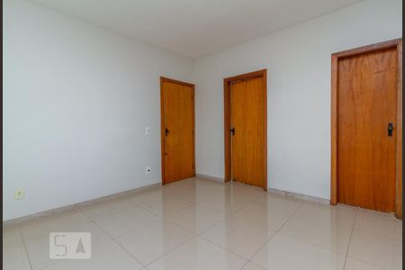 Sala de apartamento para alugar com 2 quartos, 60m² em Santa Tereza, Belo Horizonte