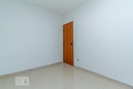 Quarto de apartamento para alugar com 2 quartos, 60m² em Santa Tereza, Belo Horizonte