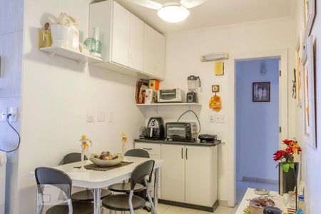 Apartamento à venda com 225m², 3 quartos e 4 vagas Apartamento à venda com 225m², 3 quartos e 4 vagasCozinha