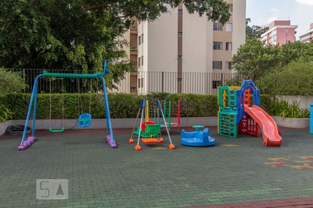 Apartamento à venda com 225m², 3 quartos e 4 vagas Apartamento à venda com 225m², 3 quartos e 4 vagasPlayground