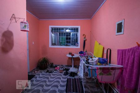 Casa à venda com 100m², 2 quartos e 6 vagas Casa à venda com 100m², 2 quartos e 6 vagasQuintal