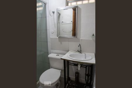 Banheiro de kitnet/studio para alugar com 1 quarto, 30m² em Gávea, Rio de Janeiro