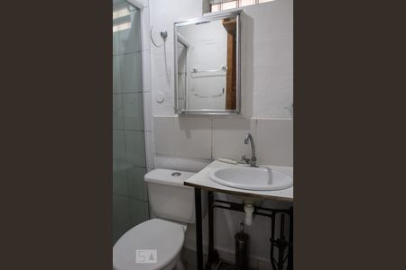 Banheiro de kitnet/studio para alugar com 1 quarto, 30m² em Gávea, Rio de Janeiro