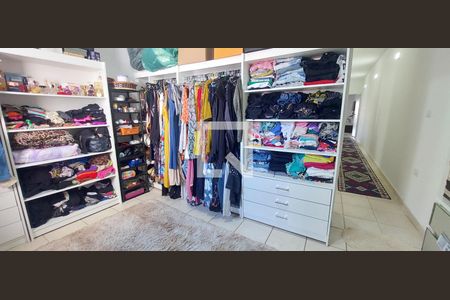 Casa à venda com 120m², 3 quartos e 2 vagasQuarto 3 - closet