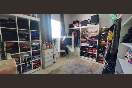 Casa à venda com 120m², 3 quartos e 2 vagasQuarto 3 - closet